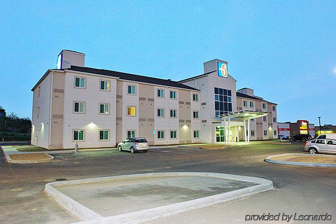 Motel 6-Estevan, SK Buitenkant foto
