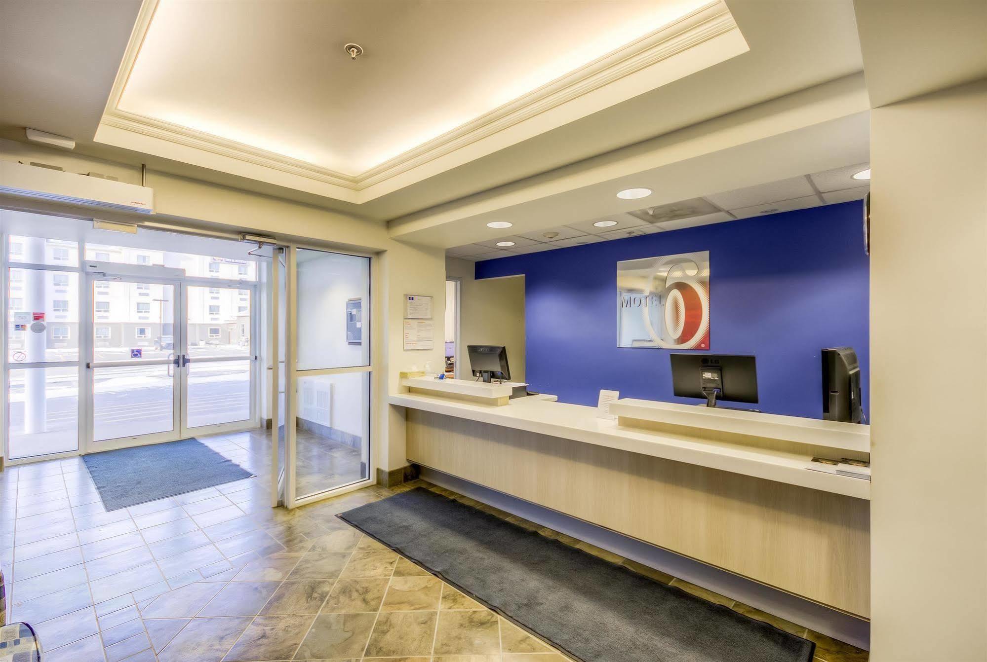 Motel 6-Estevan, SK Buitenkant foto