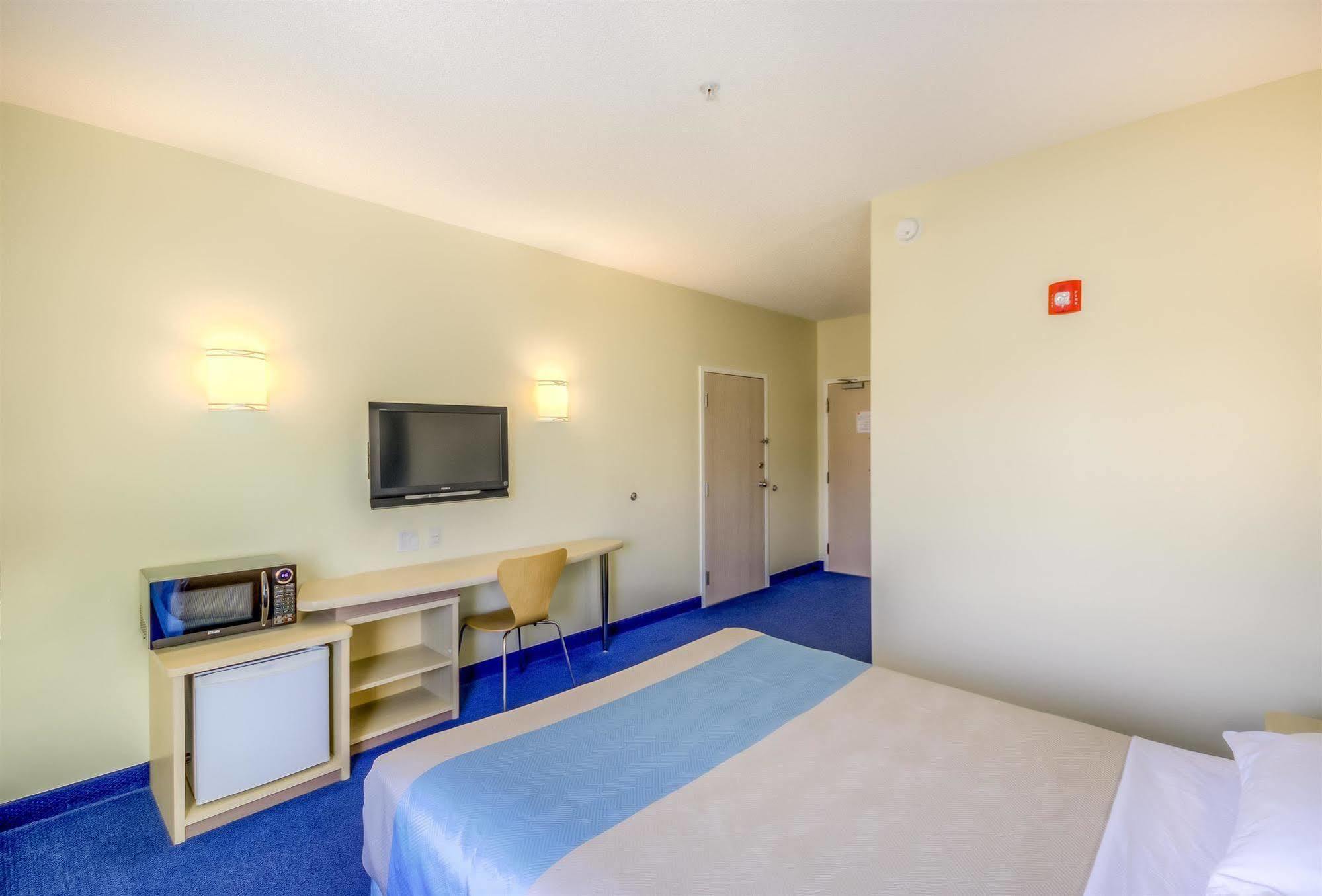 Motel 6-Estevan, SK Buitenkant foto