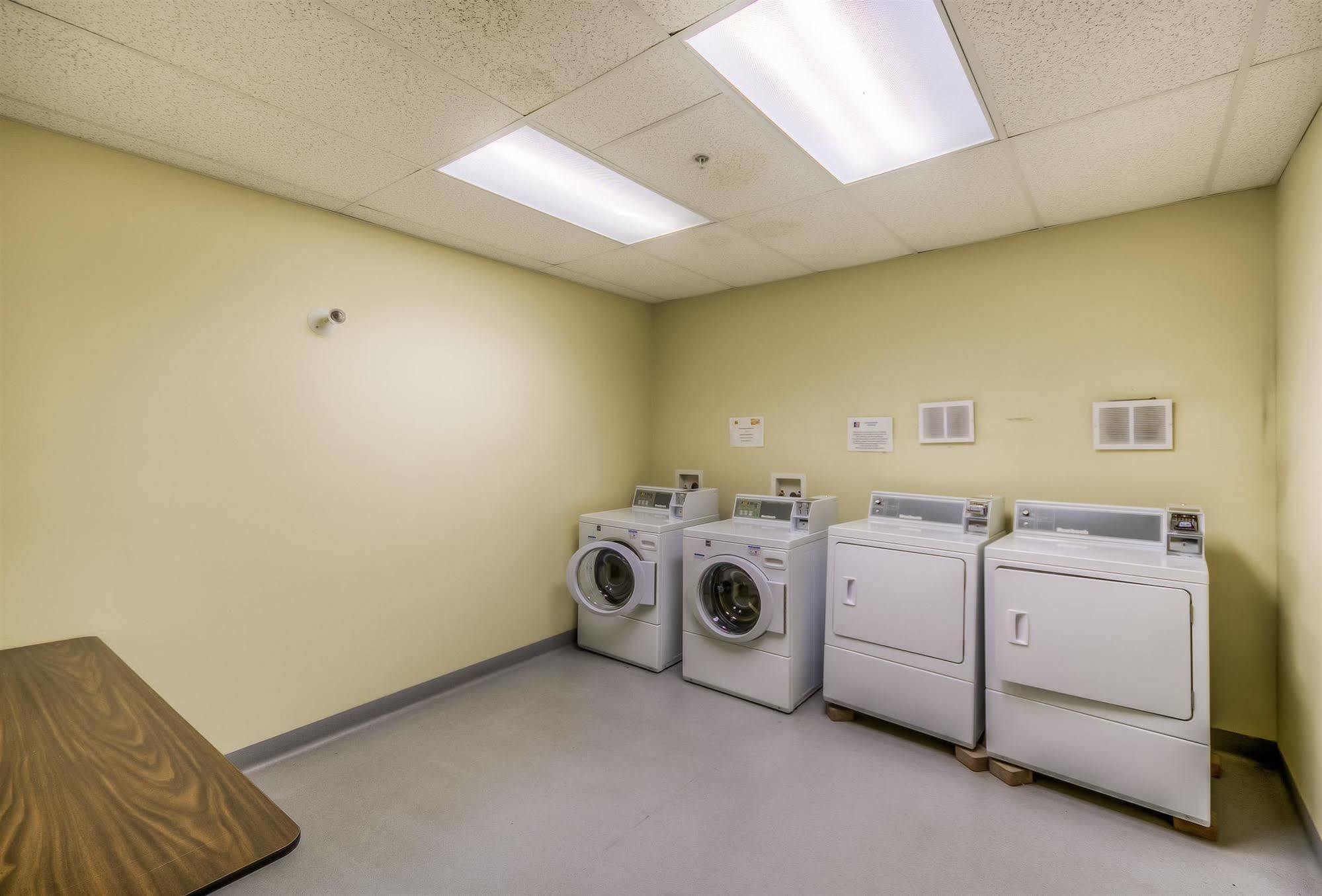 Motel 6-Estevan, SK Buitenkant foto