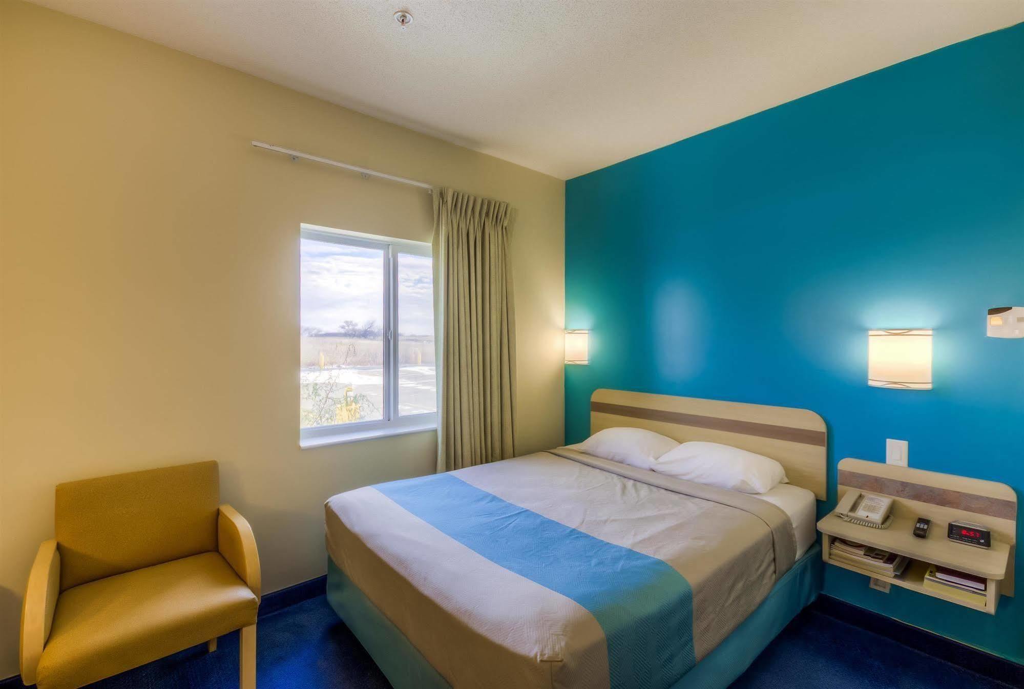Motel 6-Estevan, SK Buitenkant foto