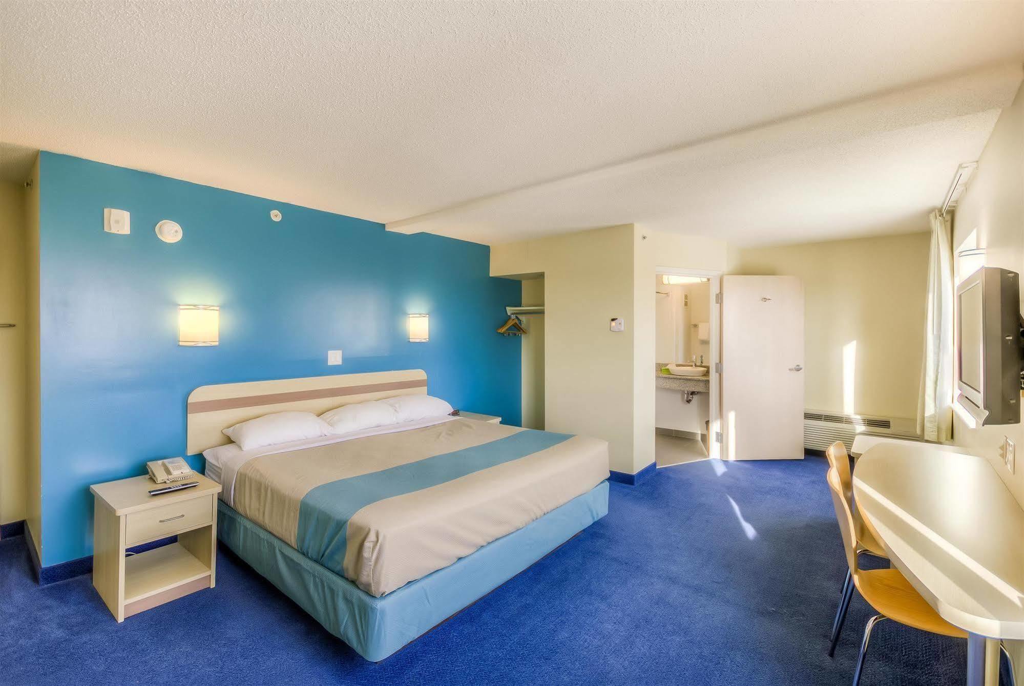 Motel 6-Estevan, SK Buitenkant foto
