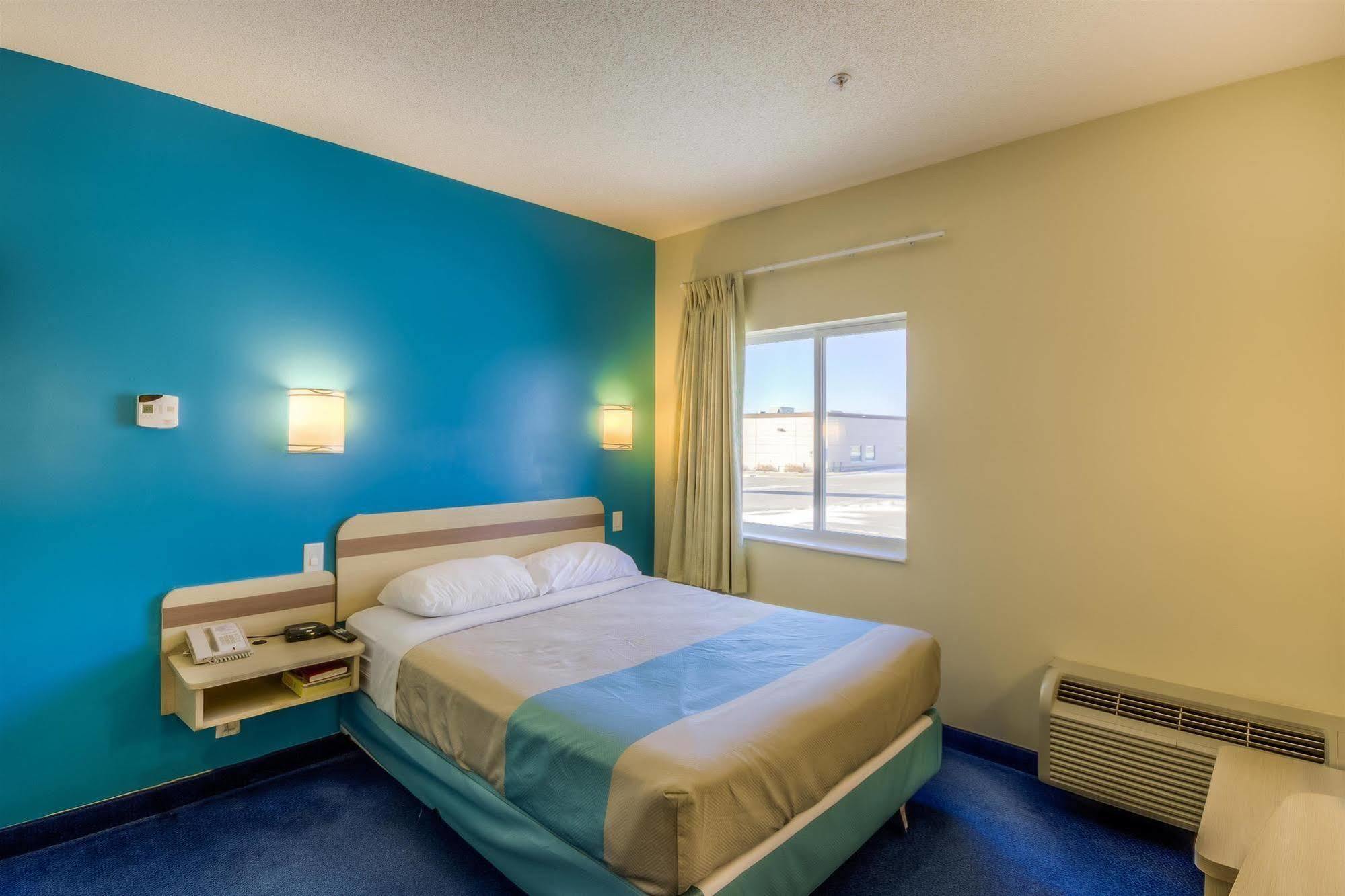 Motel 6-Estevan, SK Buitenkant foto
