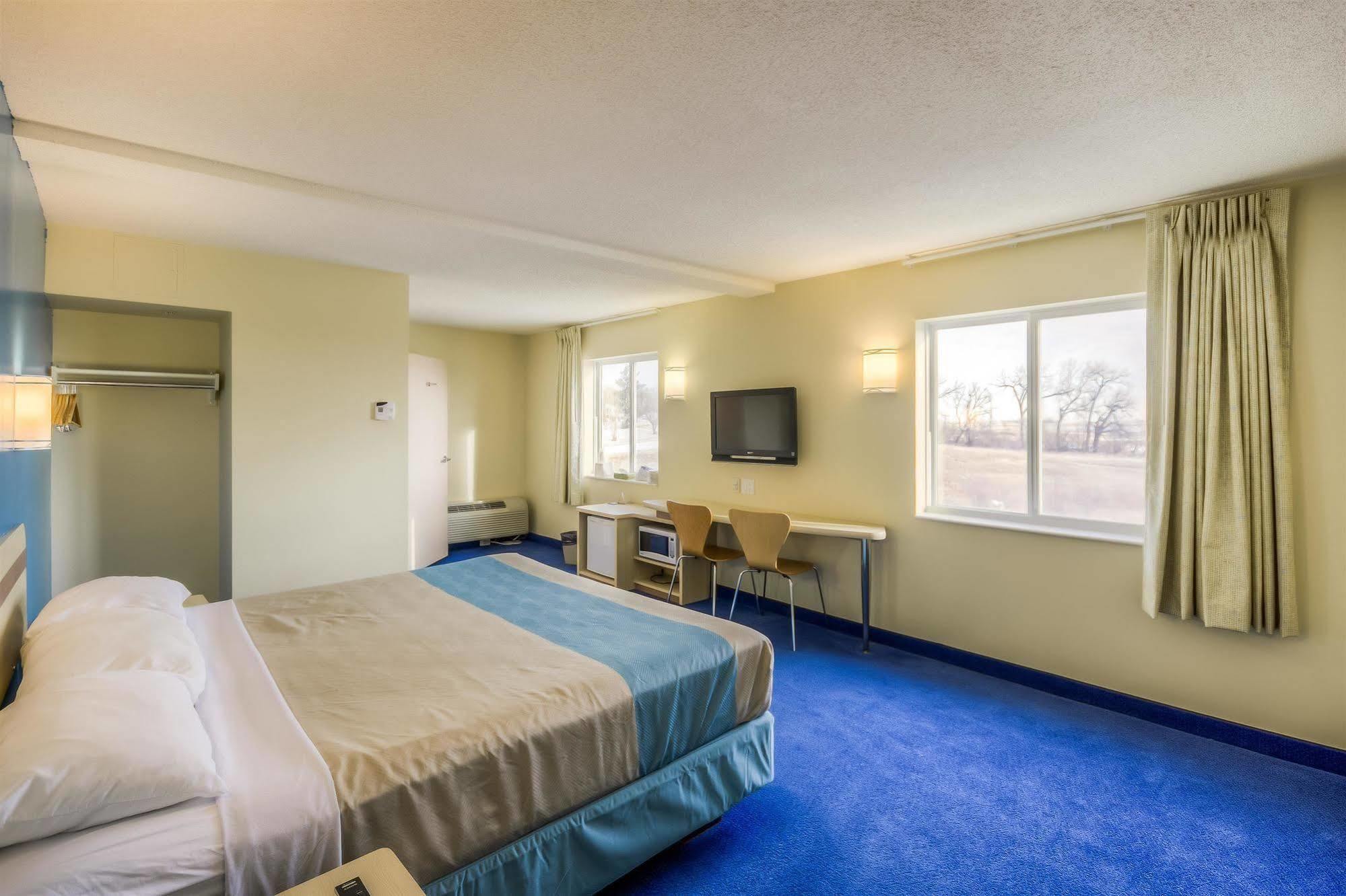 Motel 6-Estevan, SK Buitenkant foto