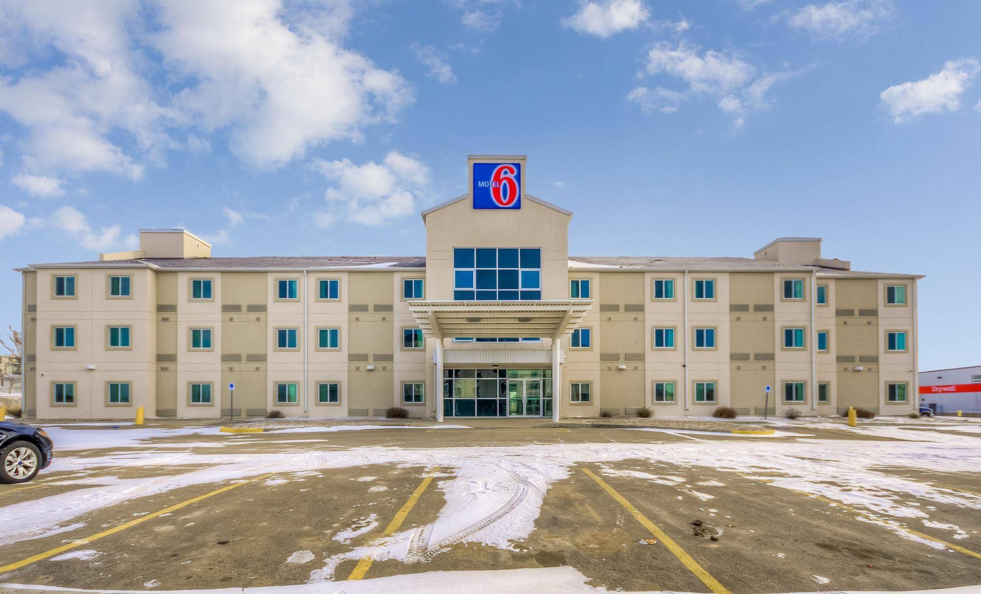 Motel 6-Estevan, SK Buitenkant foto