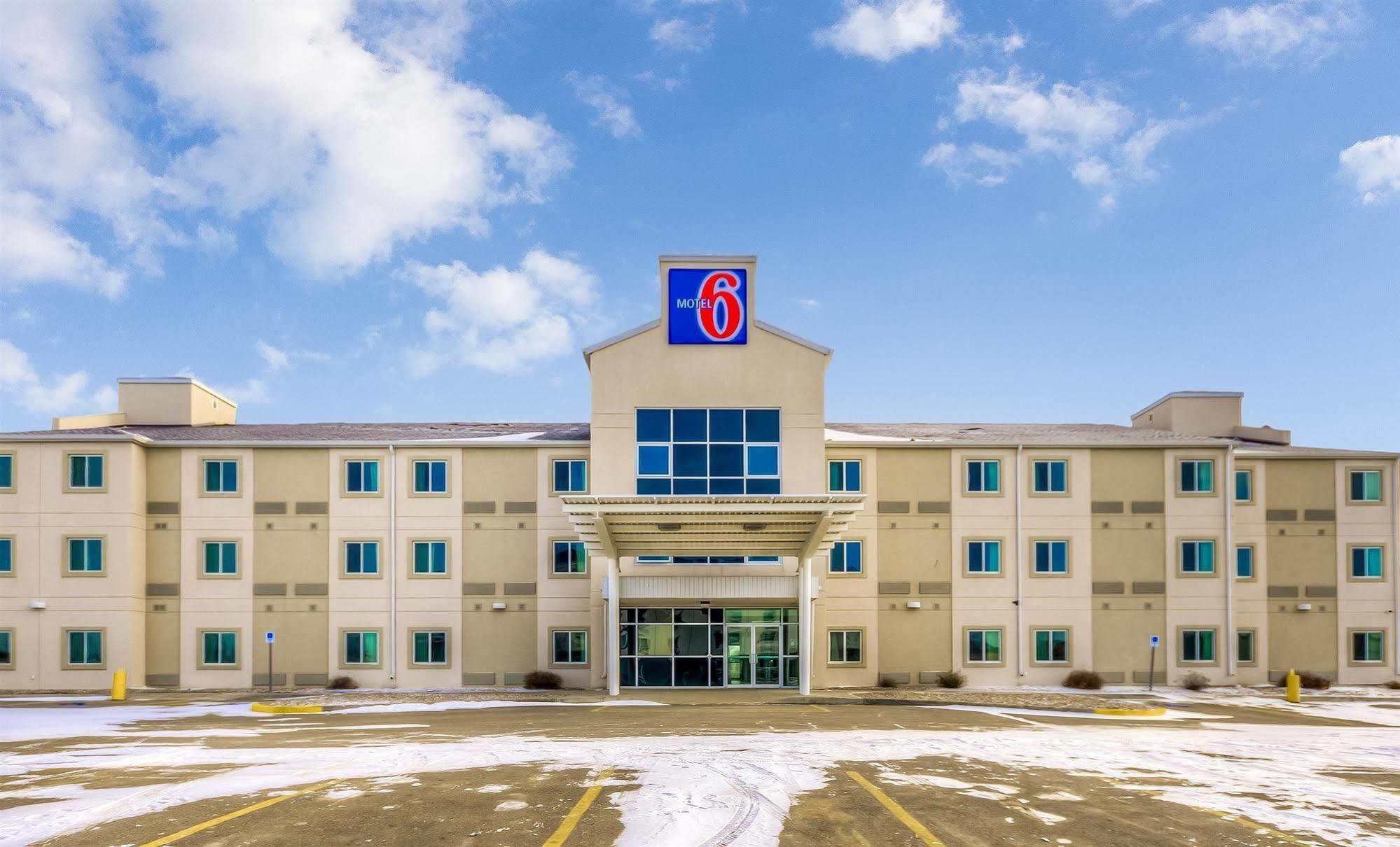 Motel 6-Estevan, SK Buitenkant foto